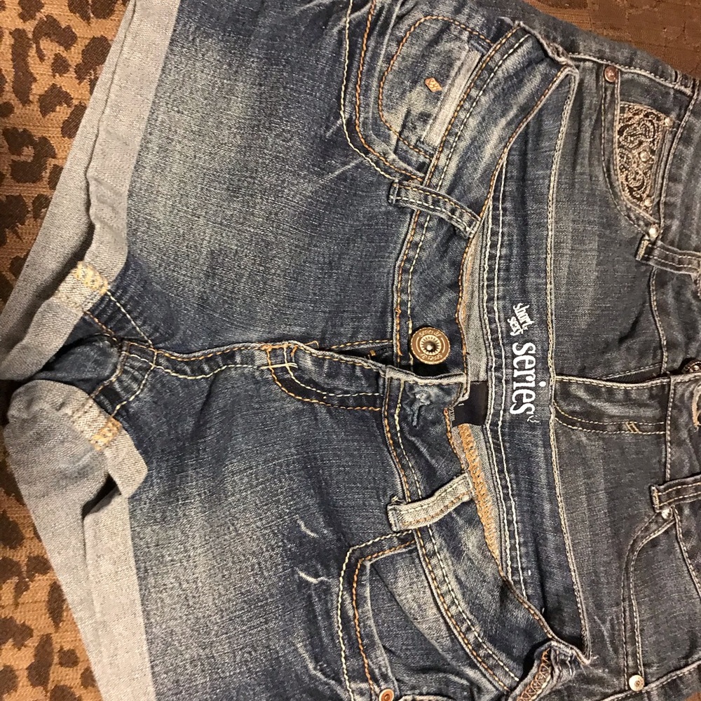 Shorts - Picture 4 of 8
